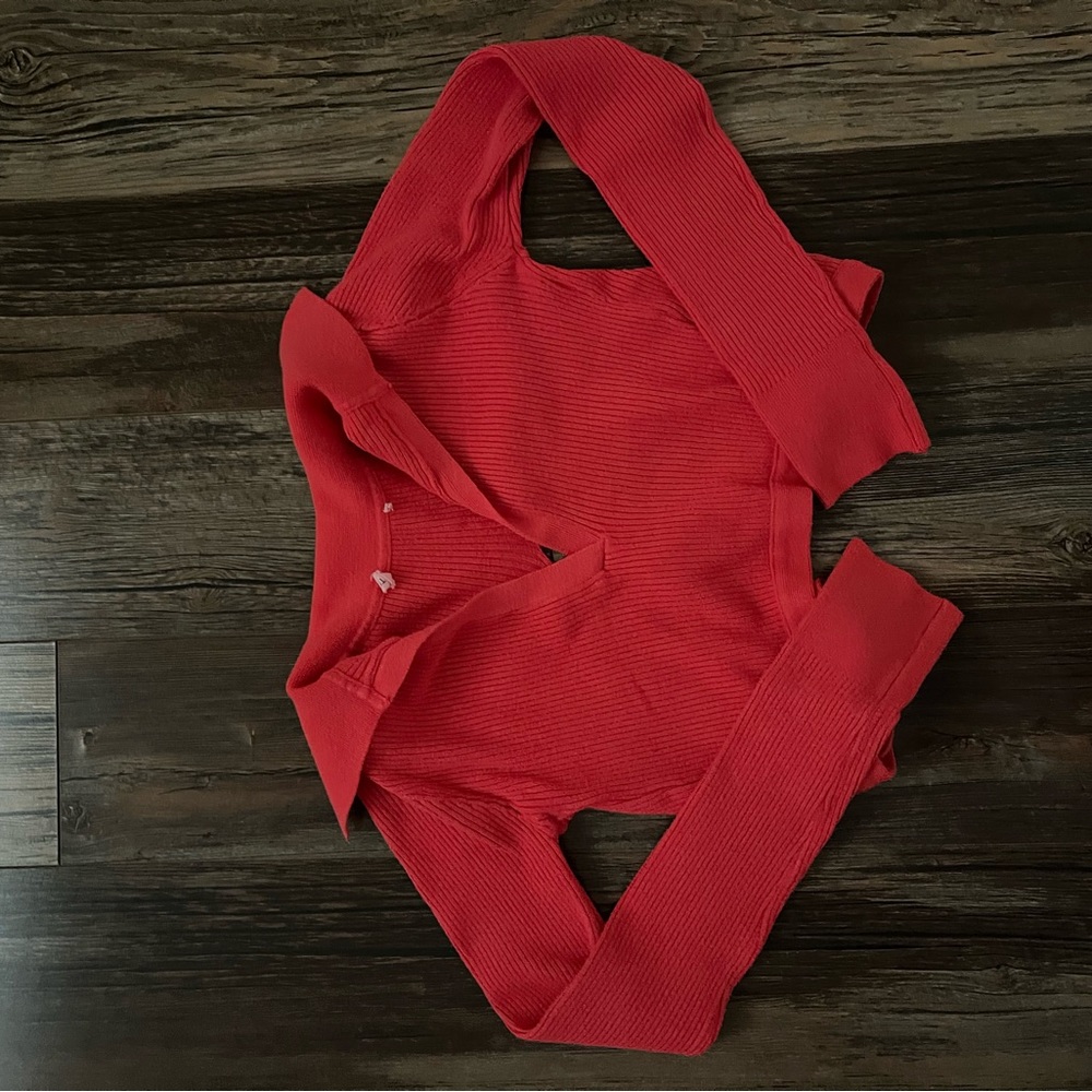 Backless top looks great on with a collared neck such a pretty pinkish red color